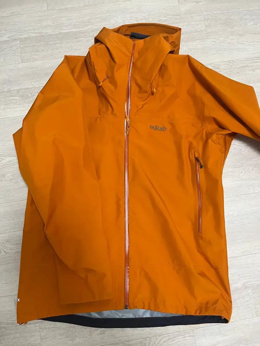 rab 남체 고어텍스 판매합니다