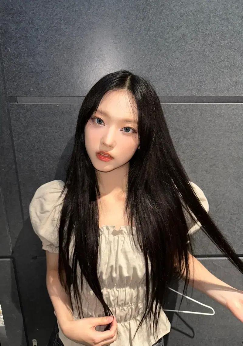 인스턴트펑크 퍼프 블라우스 뉴진스 혜린착용