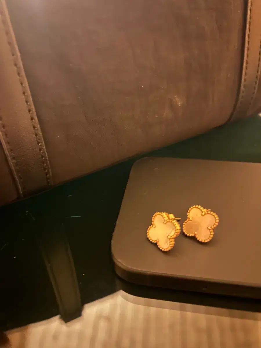 새상품급 정품 반클리프 알함브라 귀걸이