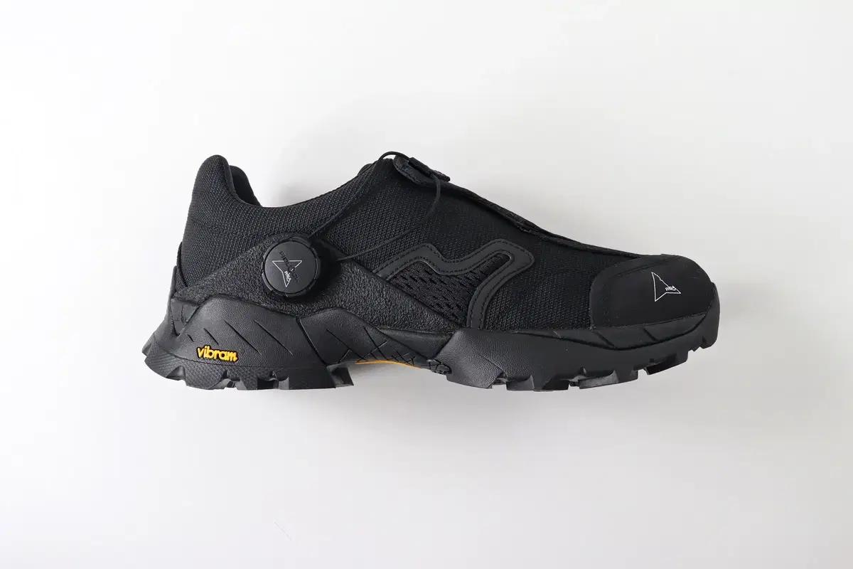 ROA 로아 하이킹 미나르 블랙 42 새상품팝니다.