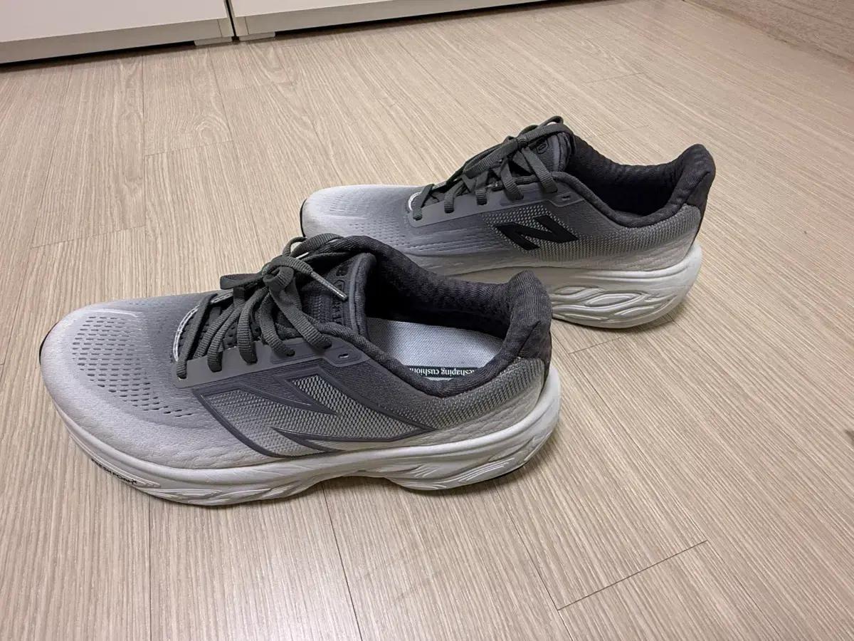 뉴발란스 프레쉬폼 1080 회색 러닝화(정품)