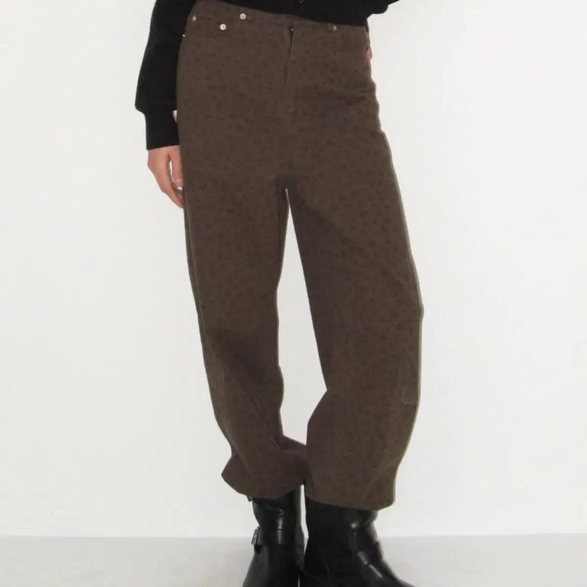 론론 HEART LEOPARD STRAIGHT PANTS