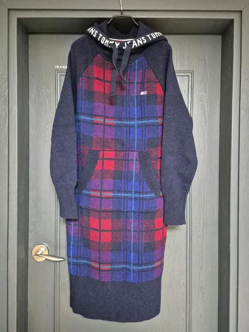 타미진 플래드 체크 후드 니트 원피스