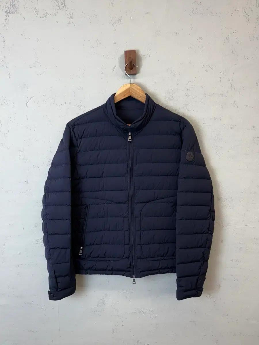 몽클레어 아코루스 구스다운 경량패딩 네이비