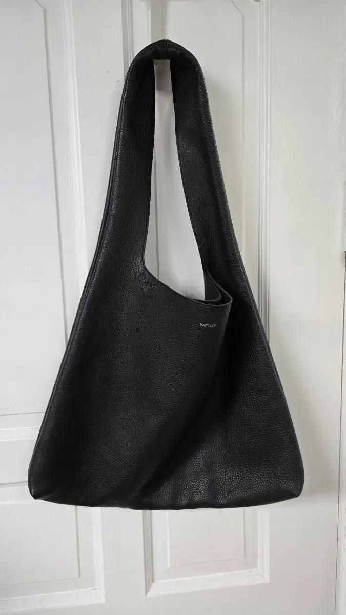 VARTIST바티스트 첼시 블랙 레더 호보백