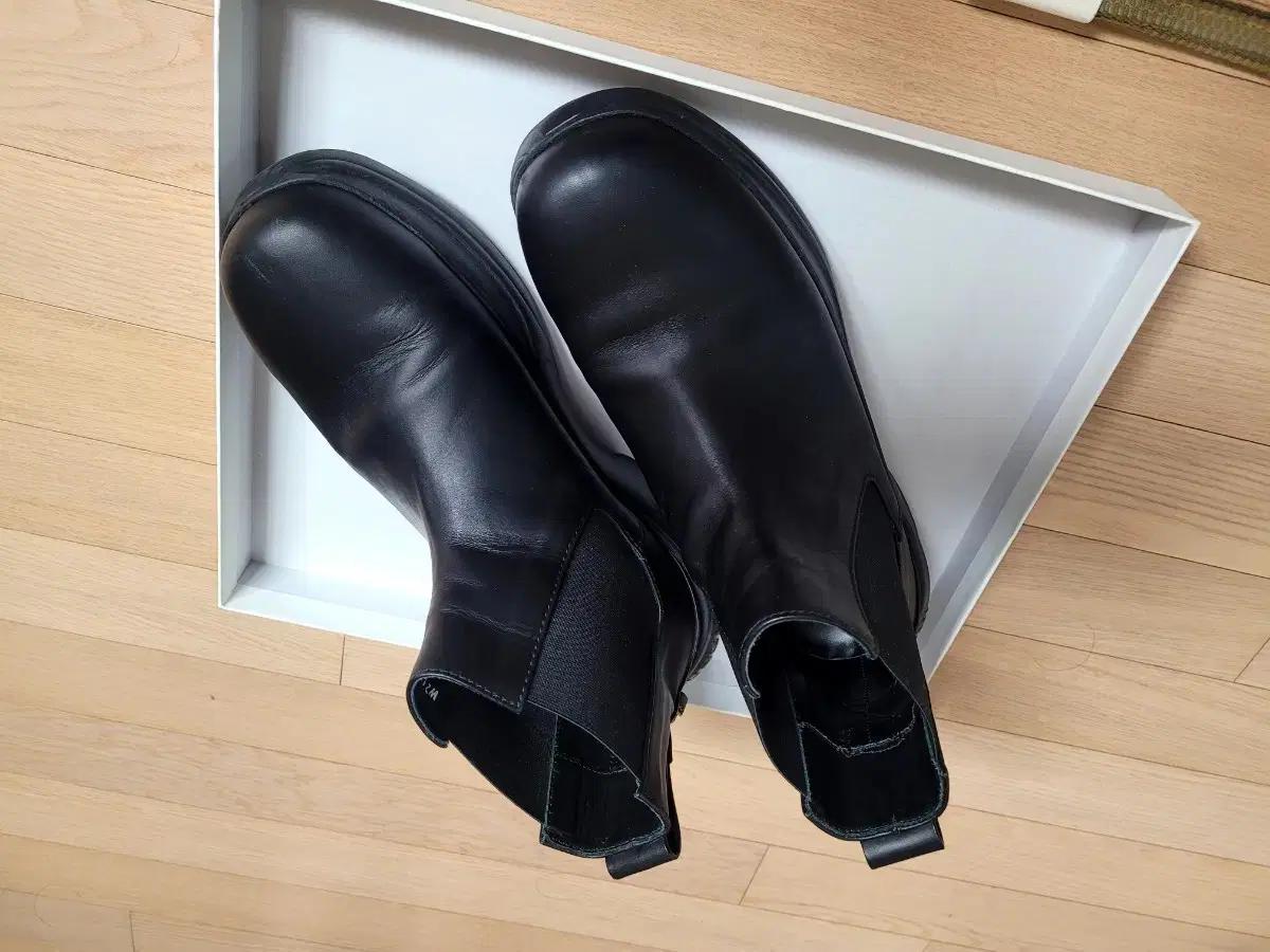 우영미 22fw 첼시부츠 42사이즈