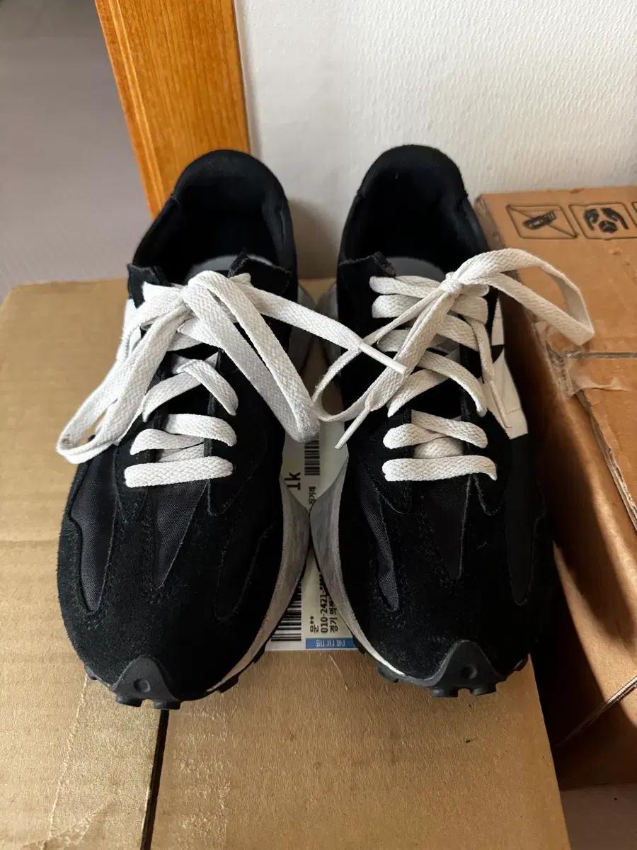 뉴발란스 327 블랙 235사이즈팝니다