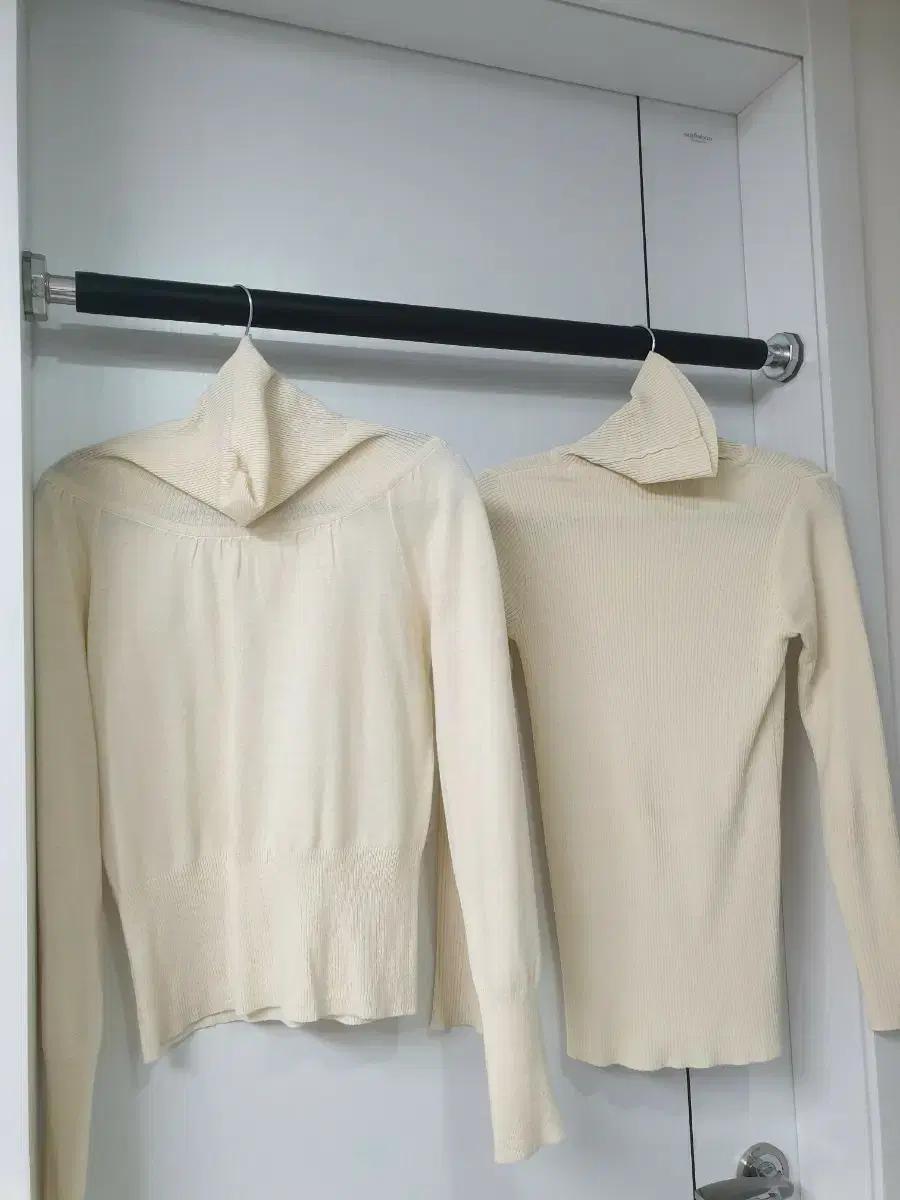 아이보리색 여성 터틀넥 니트 두개