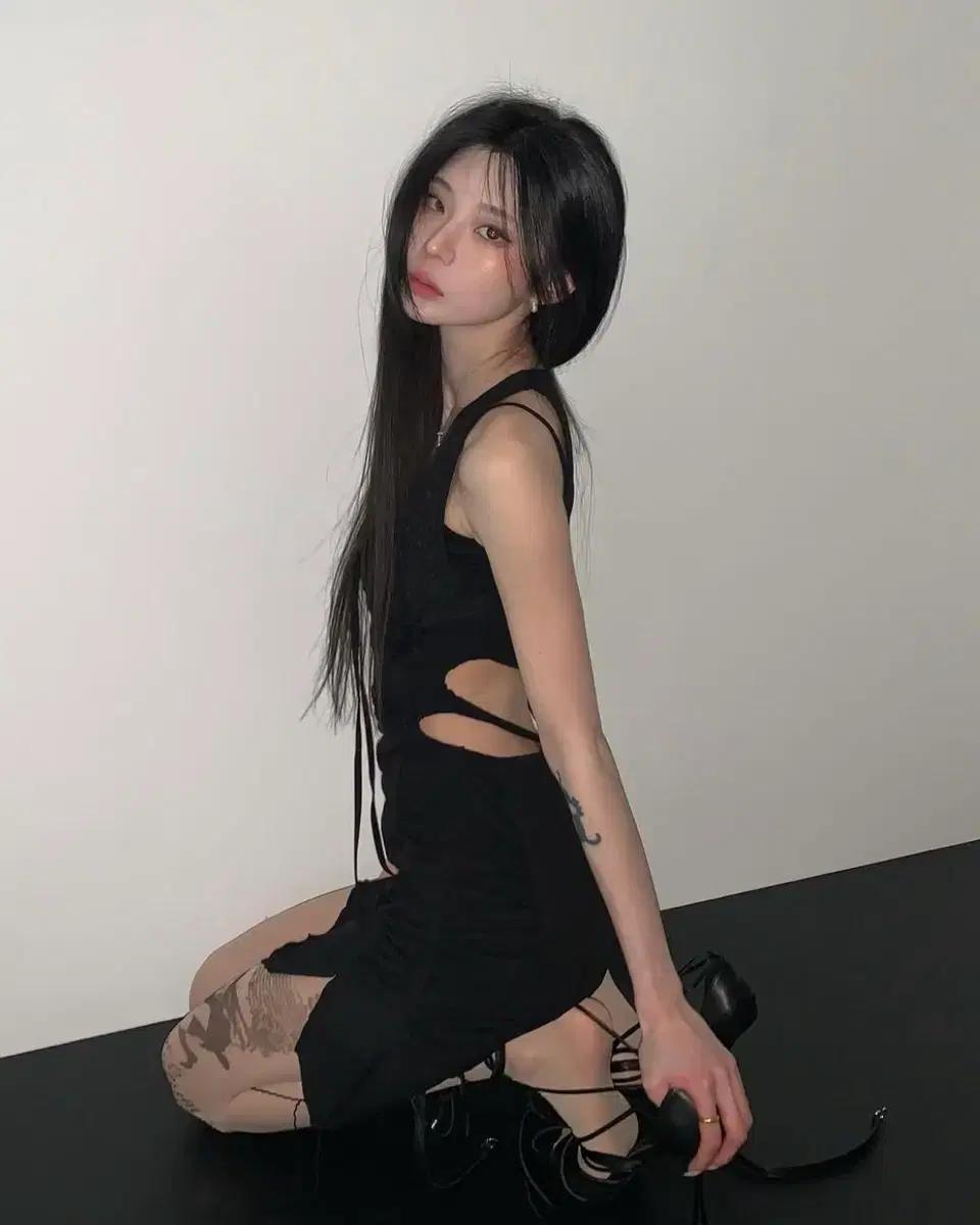 본네 Bonnae 컷아웃 홀 원피스 블랙