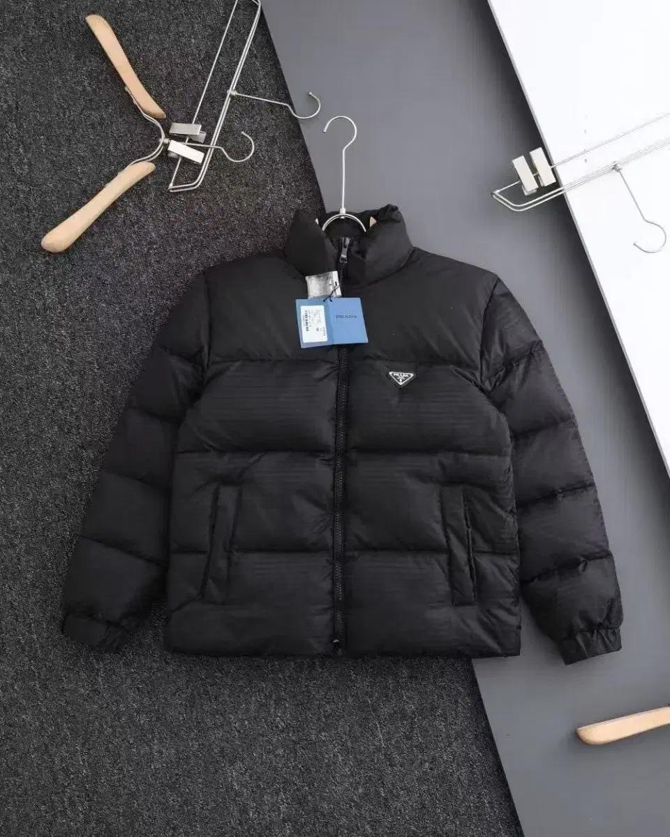 해외 구매 프라다 남성용 겨울 숏 패딩 방수 코트 2XL