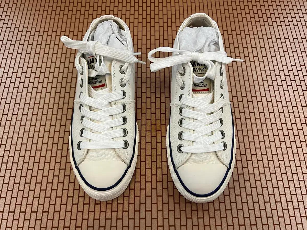 미하라 야스히로 x 나이젤 카본 스니커즈