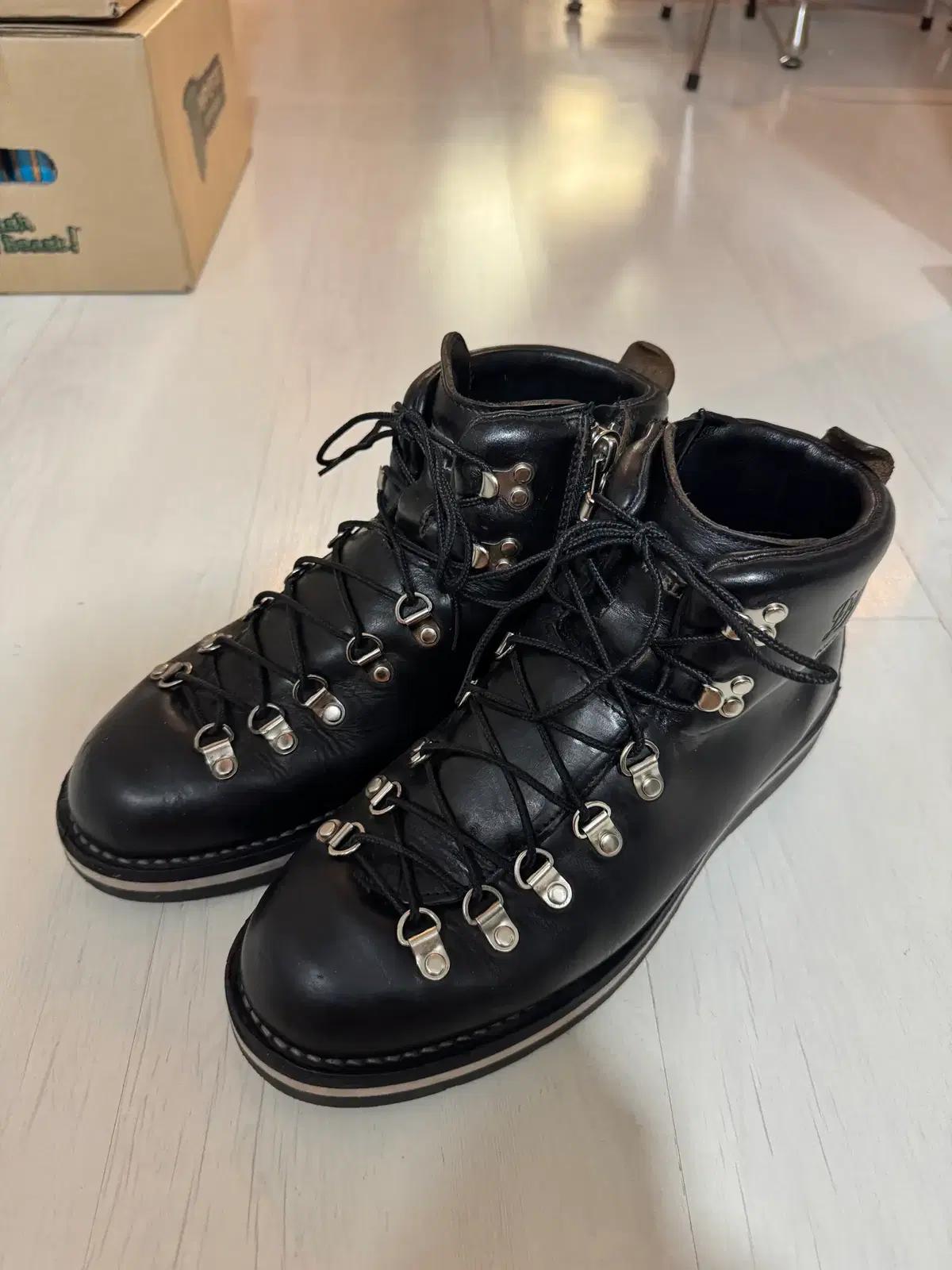 대너 x 마스터마인드 마운틴 부츠