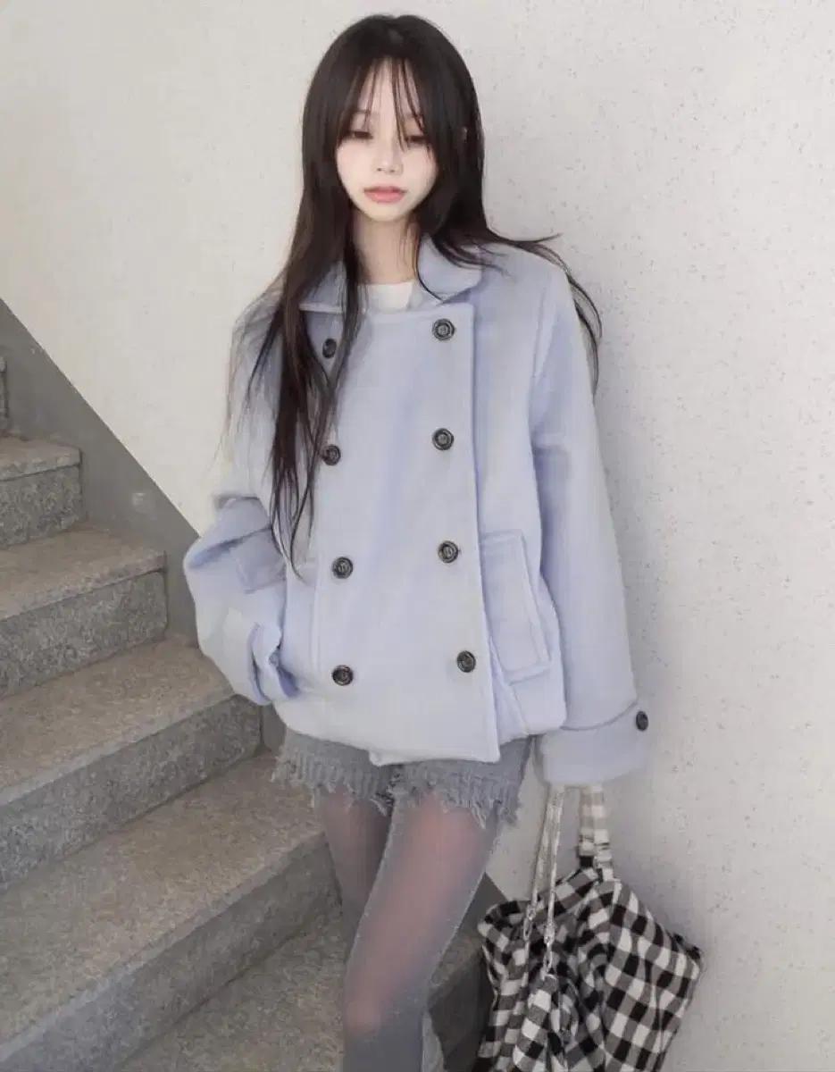 소라색 더블 버튼 숏 코트