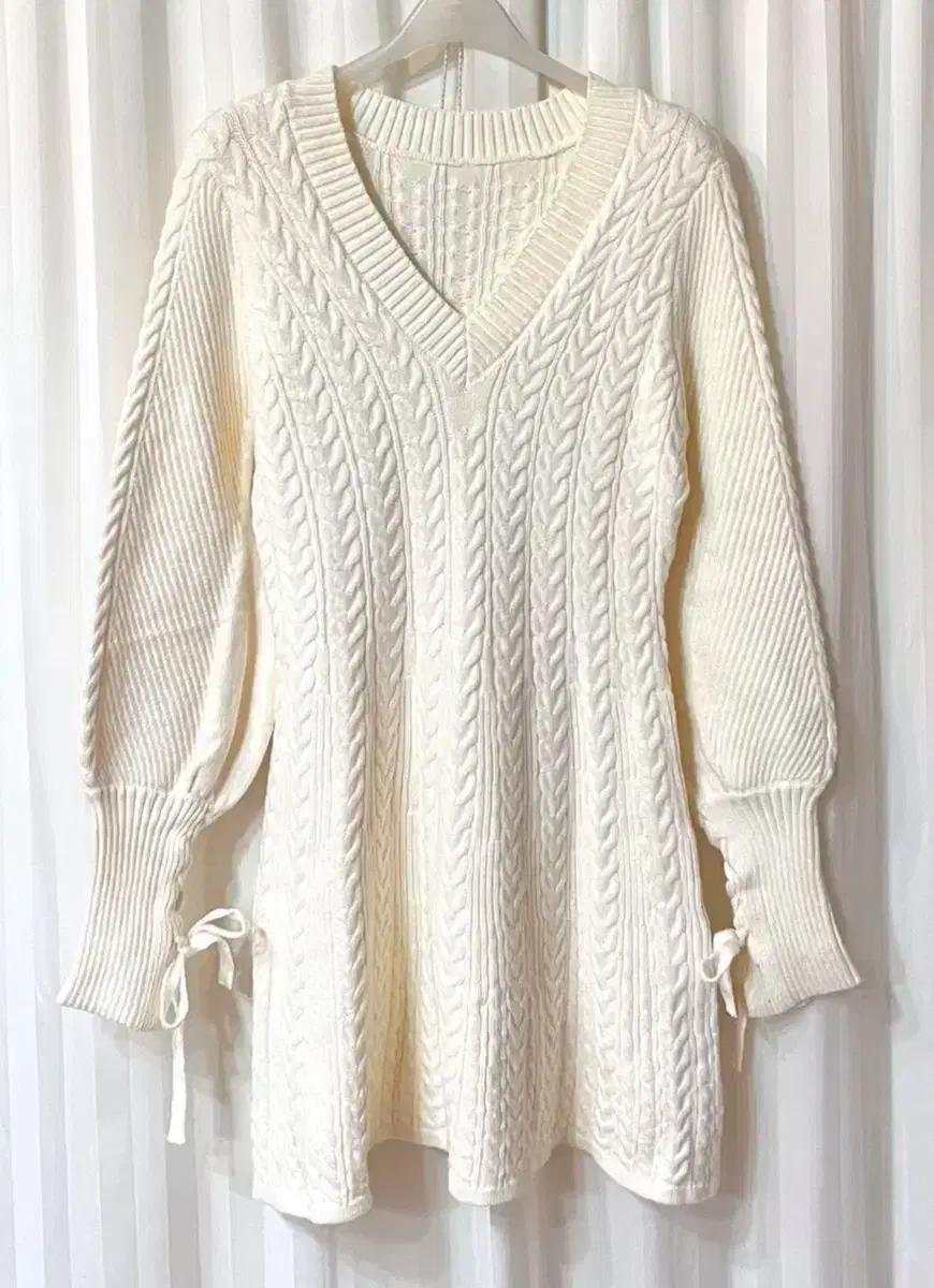 (새상품) 화이트 아이보리 케이블 니트 미니 원피스 55-55반