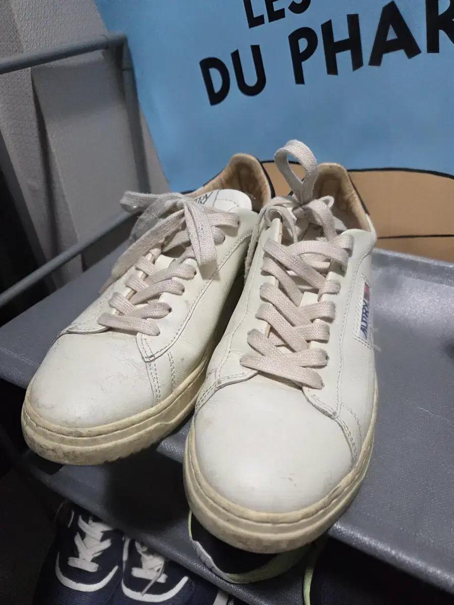 오트리 흰색 스니커즈 달라스 40 (255)