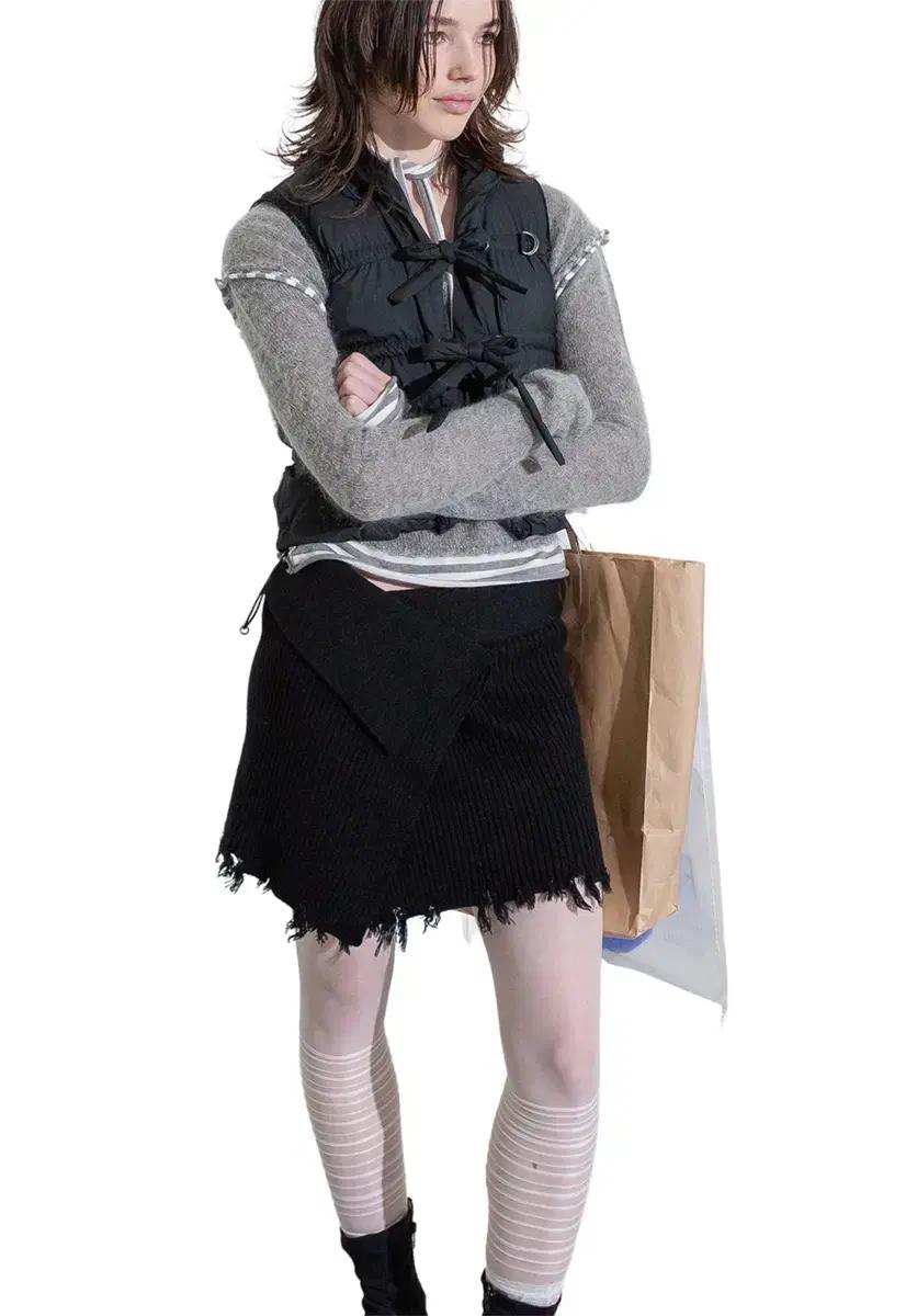 perverze 퍼버즈 니트 케이프 아프론 블랙 OS