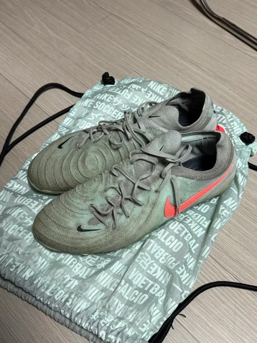 나이키 GX 축구화 280