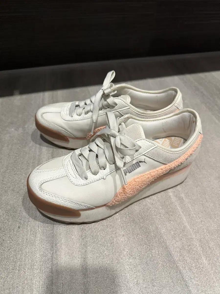 푸마 PUMA 여성 로마 아모르 헤리티지 스니커즈 245