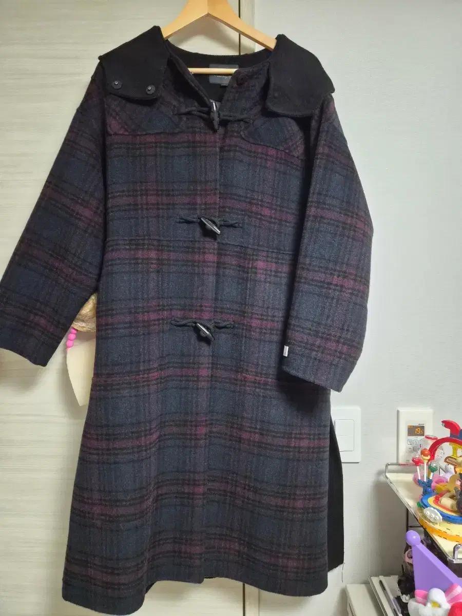 써스데이아일랜드 체크 떡볶이 코트