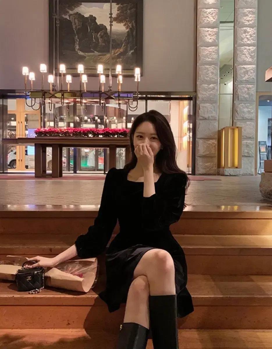 블랙 벨벳 퍼프 미니 원피스