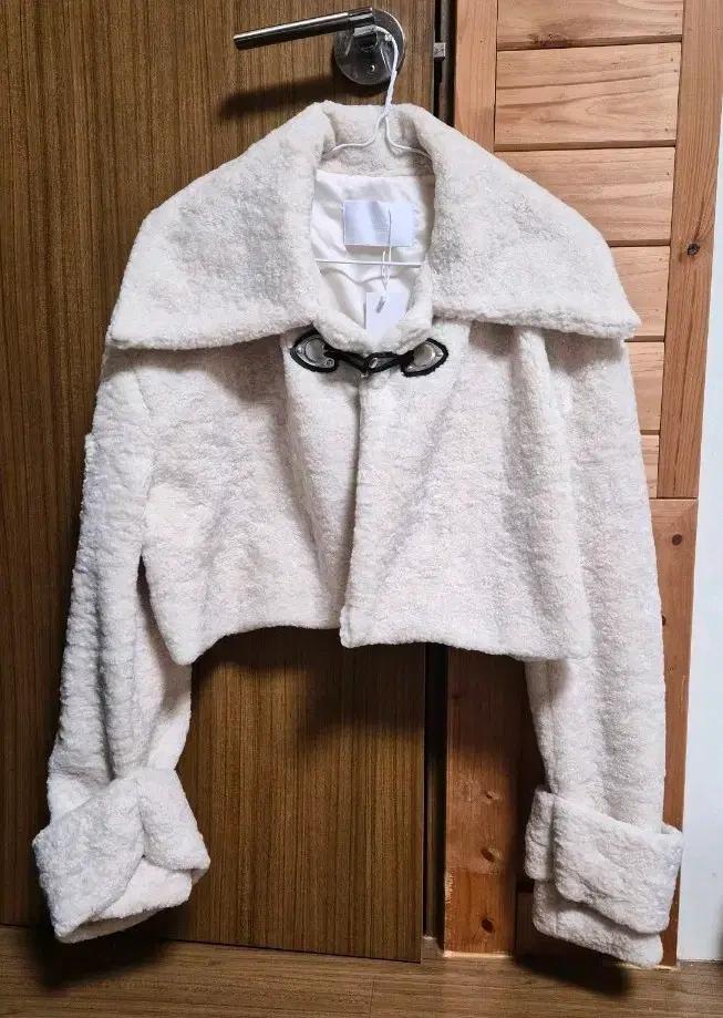 [새상품] 원가 21만원 3CE 스타일난다 쇼트퍼자켓 아이보리 FREE