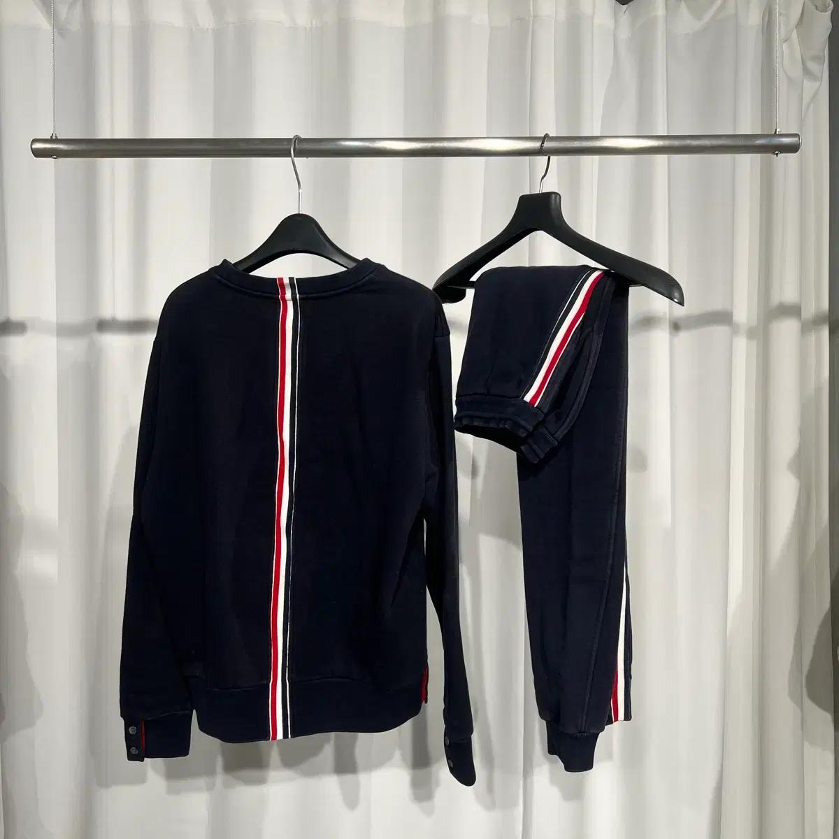 톰브라운 백삼선 트레이닝 셋업 세트 네이비