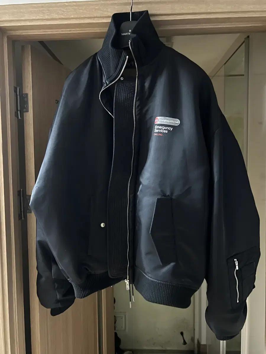 (L) stu 오버핏 칼라 봄버 블랙