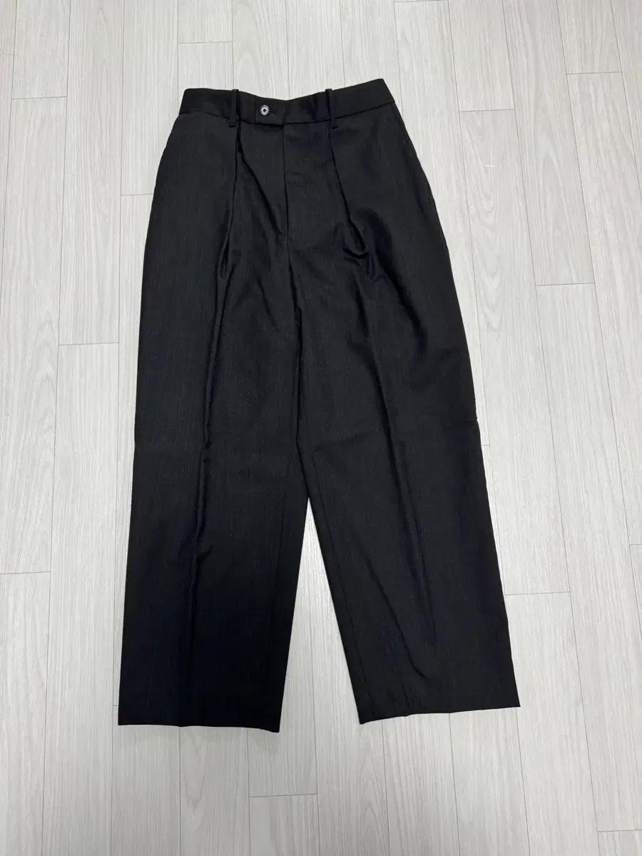 22SS 마카웨어 클래식핏 원턱 트로피칼울 슬랙스