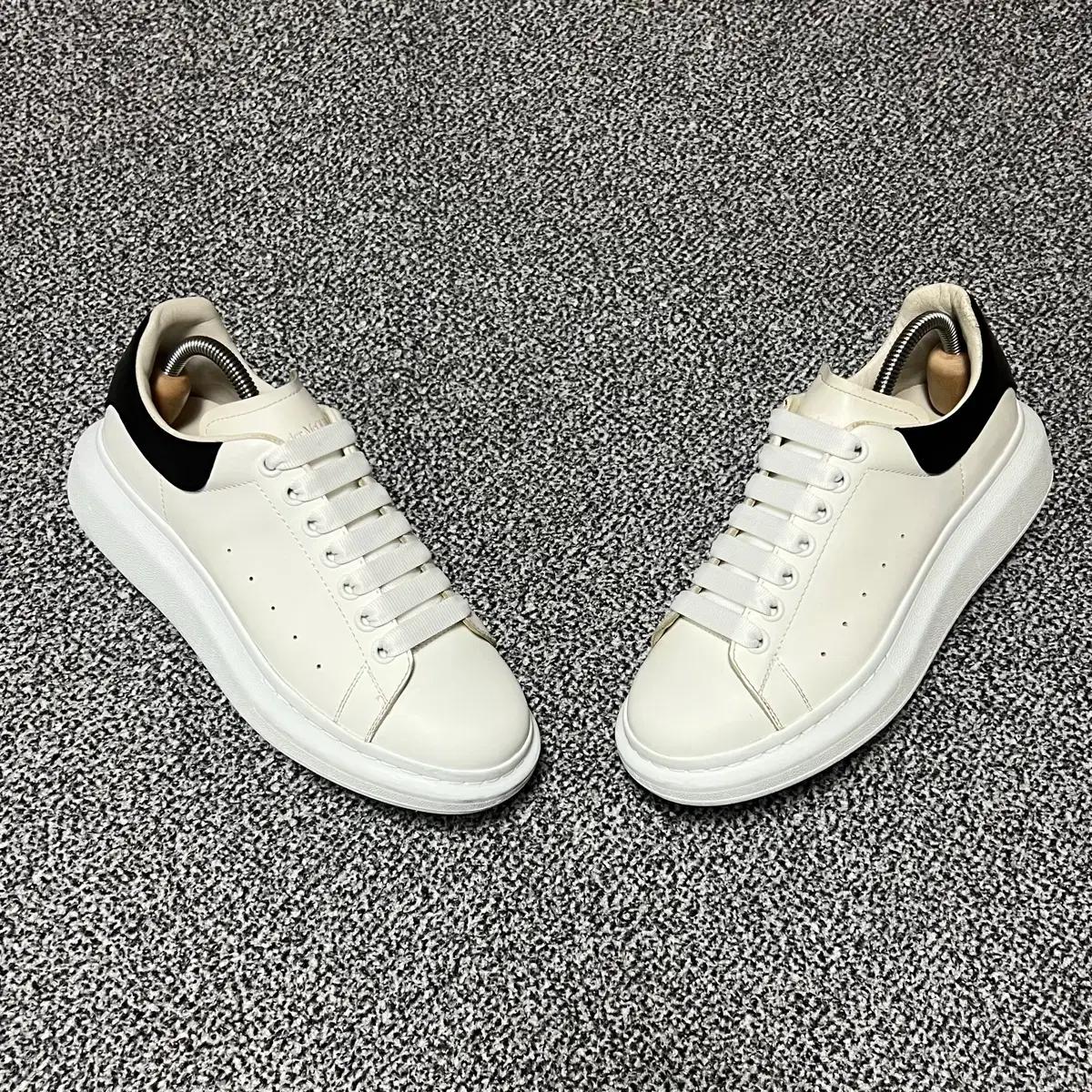 알렉산더맥퀸 오버솔 블랙탭40