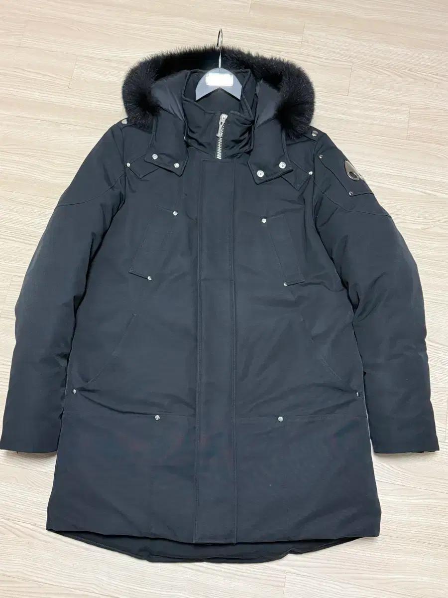 무스너클 스틸링 블랙 L/G 남성 롱패딩 팝니다.