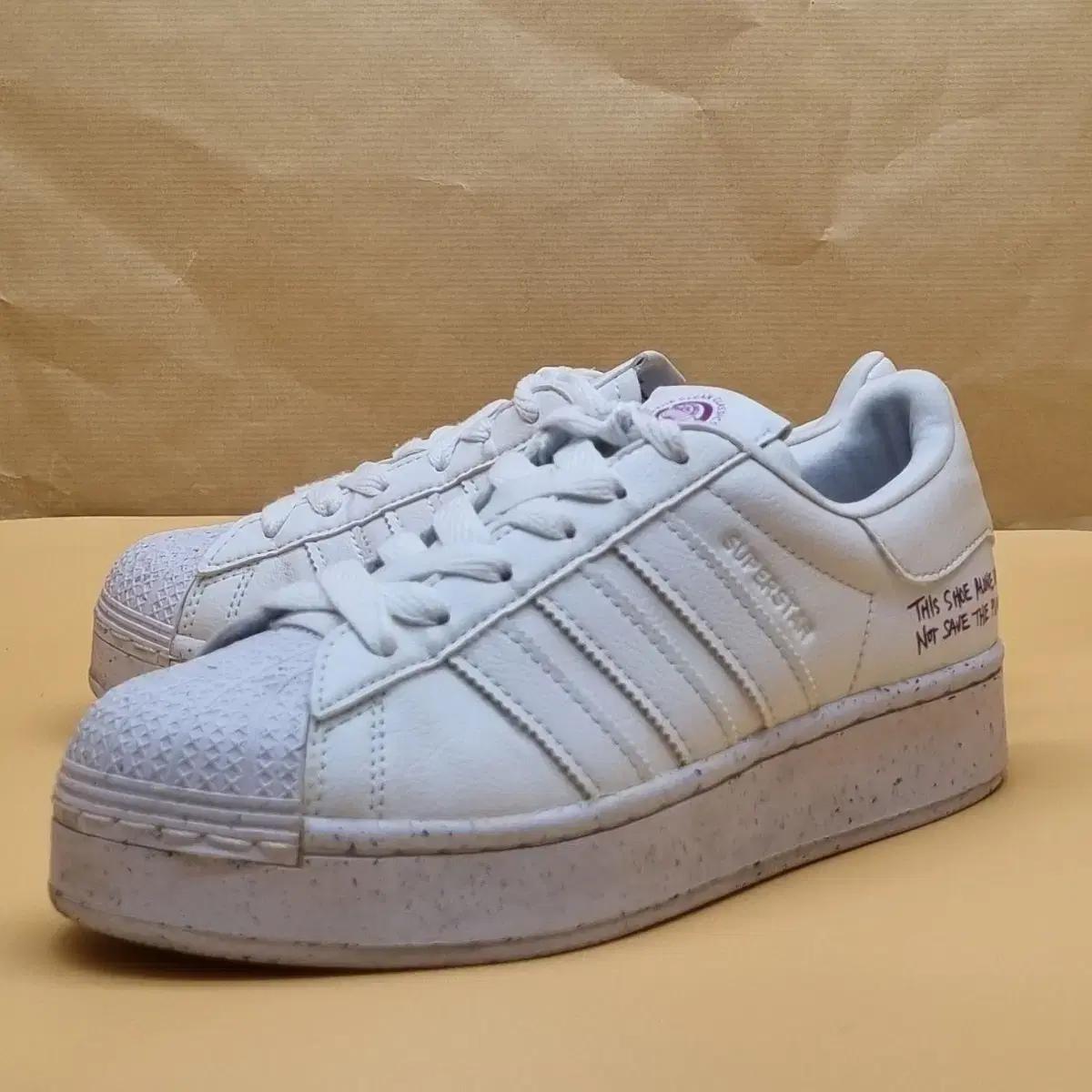 아디다스 슈퍼스타 볼드 여성스니커즈230_