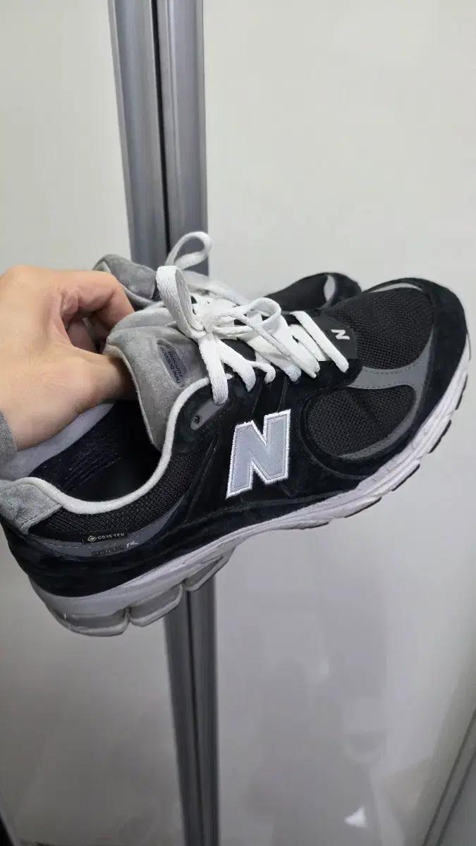 뉴발란스 2002R 고어텍스 블랙/그레이 275 사이즈