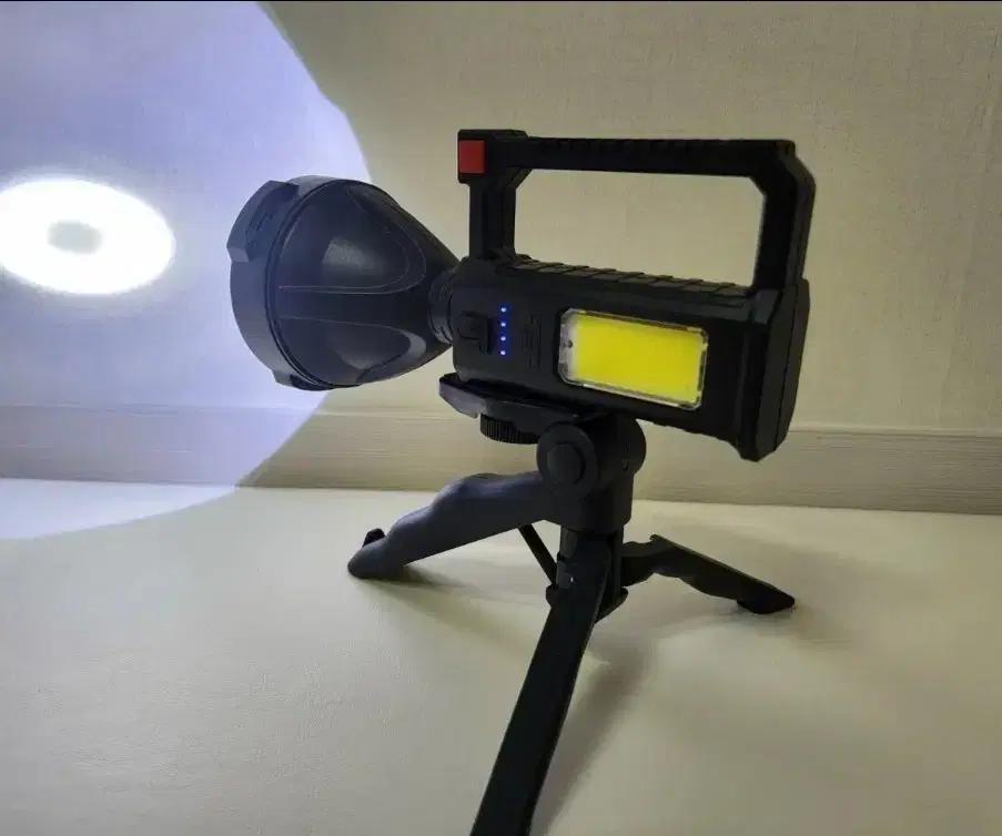 초고광도 충전식 무선 랜턴 캠핑 조명 비상등 야간작업 손전등 후레쉬 방수