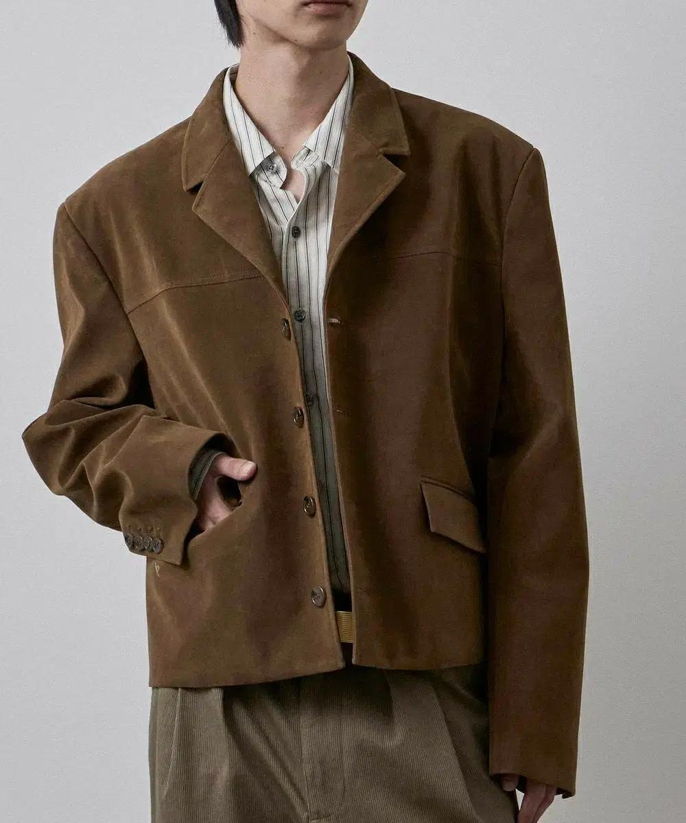 르아브 도미넌트 너치드 크롭 자켓 M