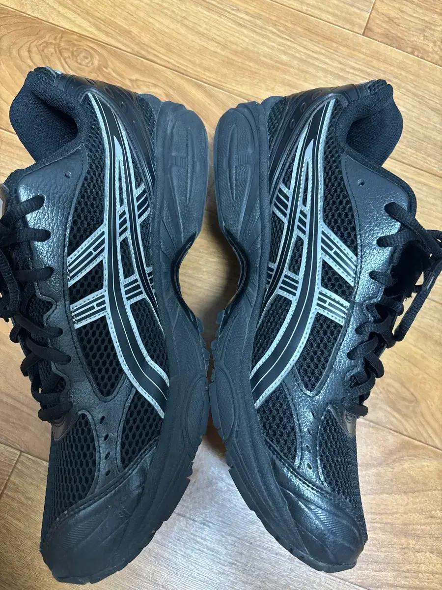 아식스 젤카야노 14 블랙 285 판매합니다.