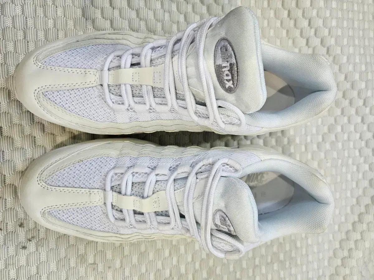 나이키 에어맥스 95에센셜