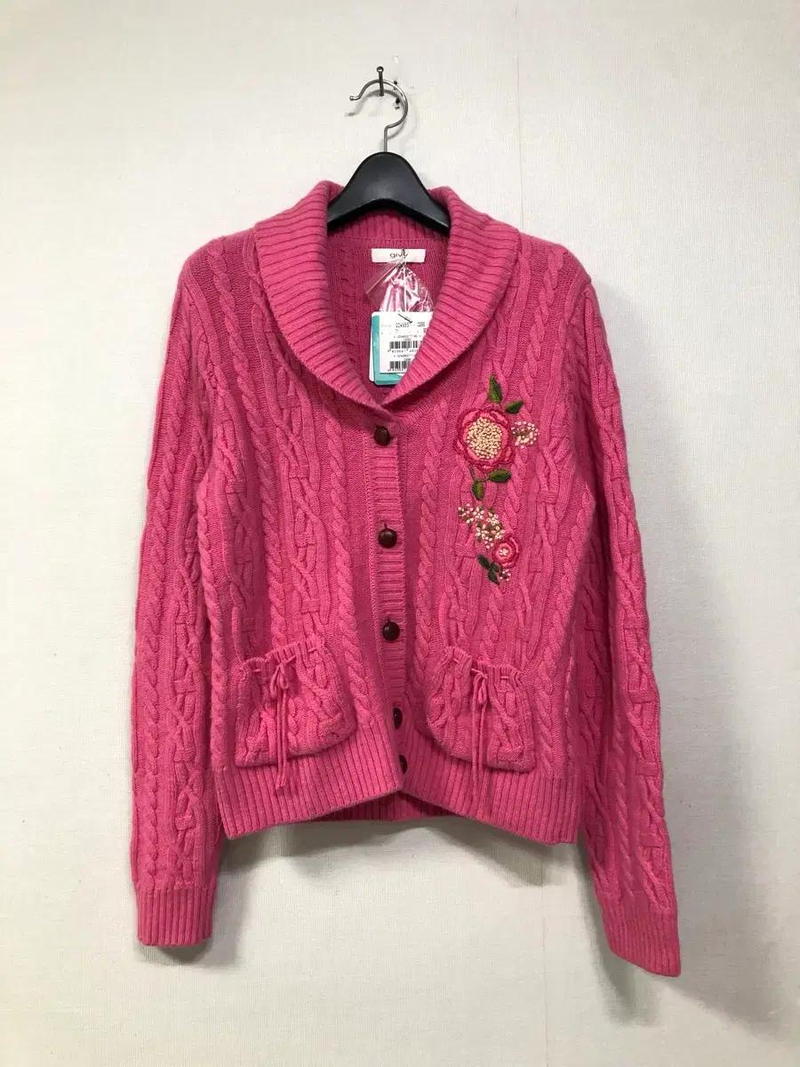 (새상품) givy 기비 여성 울 앙고라 플라워자수 숄카라 꽈배기 니트