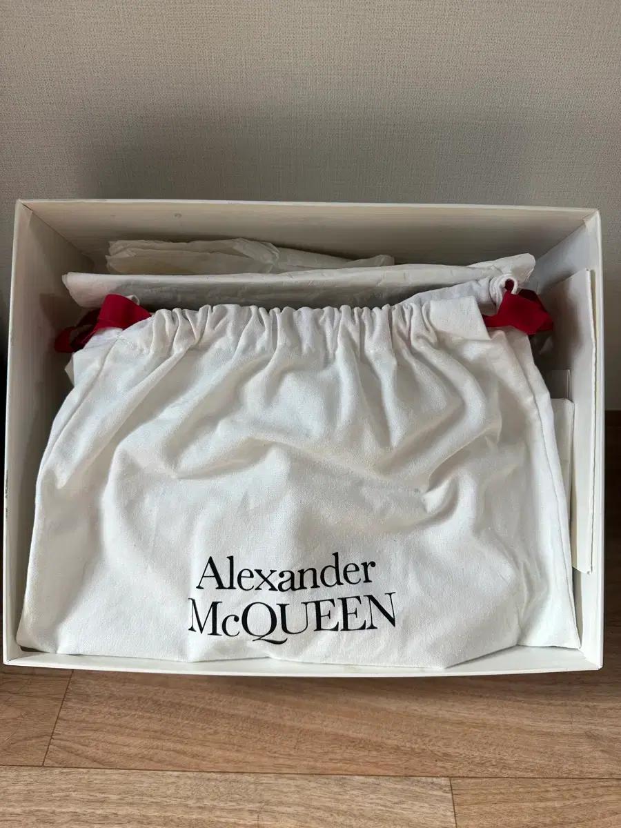 알렉산더맥퀸 코트트레이너 (42size) 270-275 오버솔