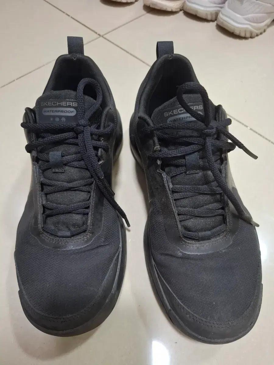 스케쳐스 남성용 방수 트레킹화