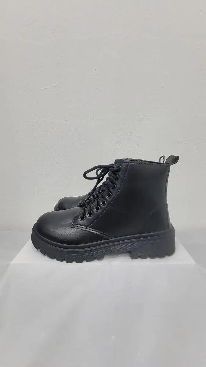 (새상품)데일리 블랙 콤뱃 부츠 235/240/245