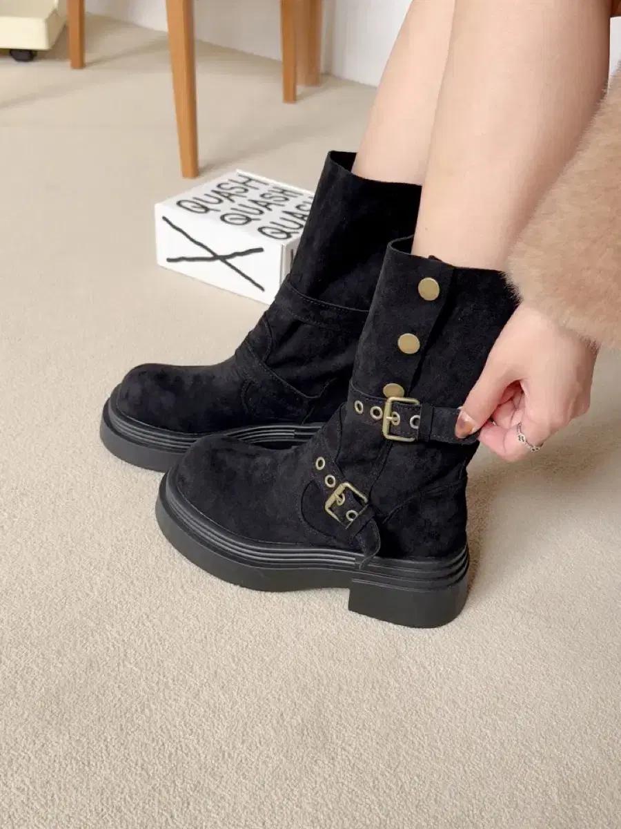 블랙 스웨이드 버클 숏부츠 / 데일리 긱시크 빈티지 유니크 y2k