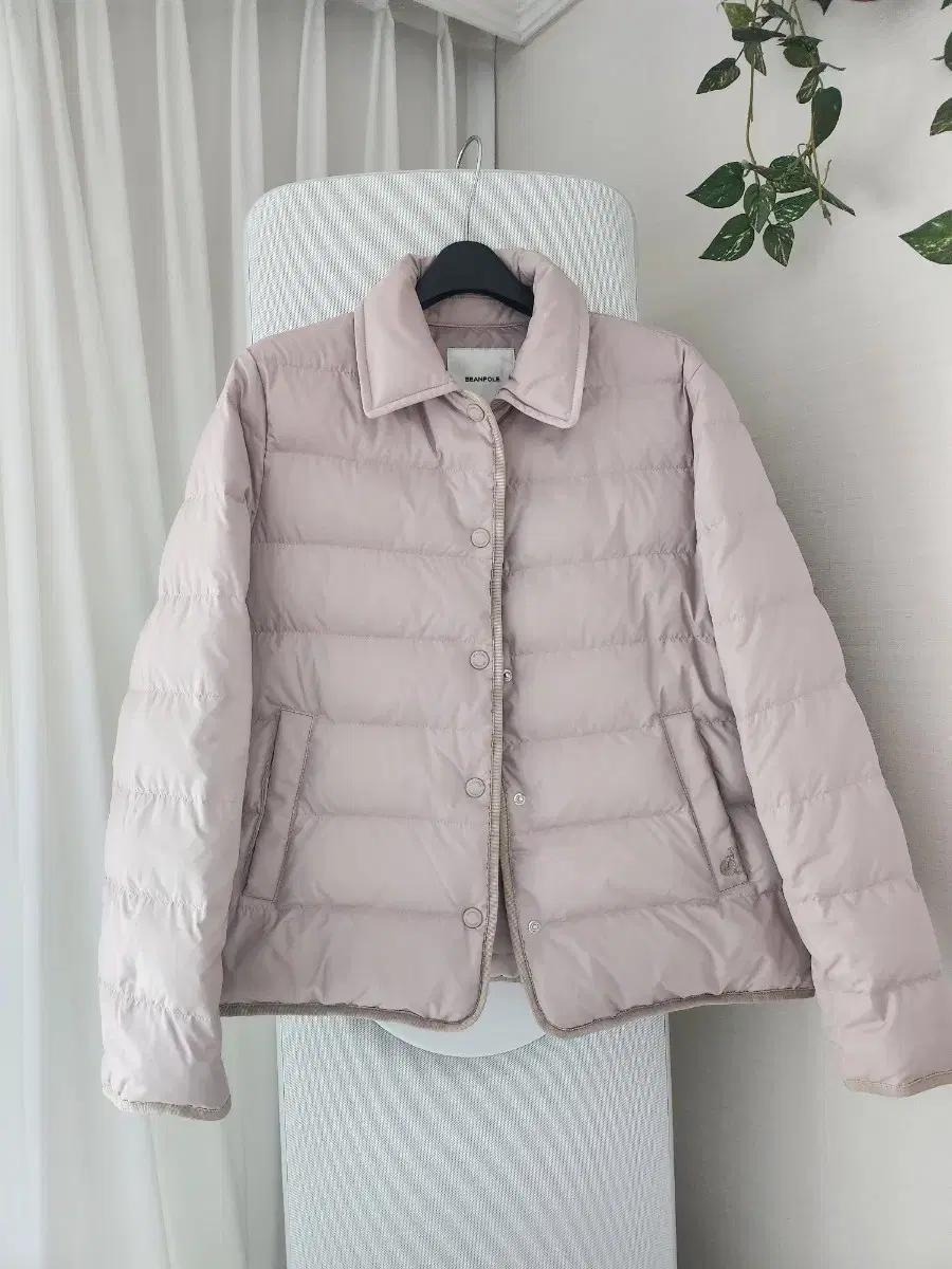 빈폴 레이디스 폴리 칼라 경량 다운 쇼트 재킷 베이지