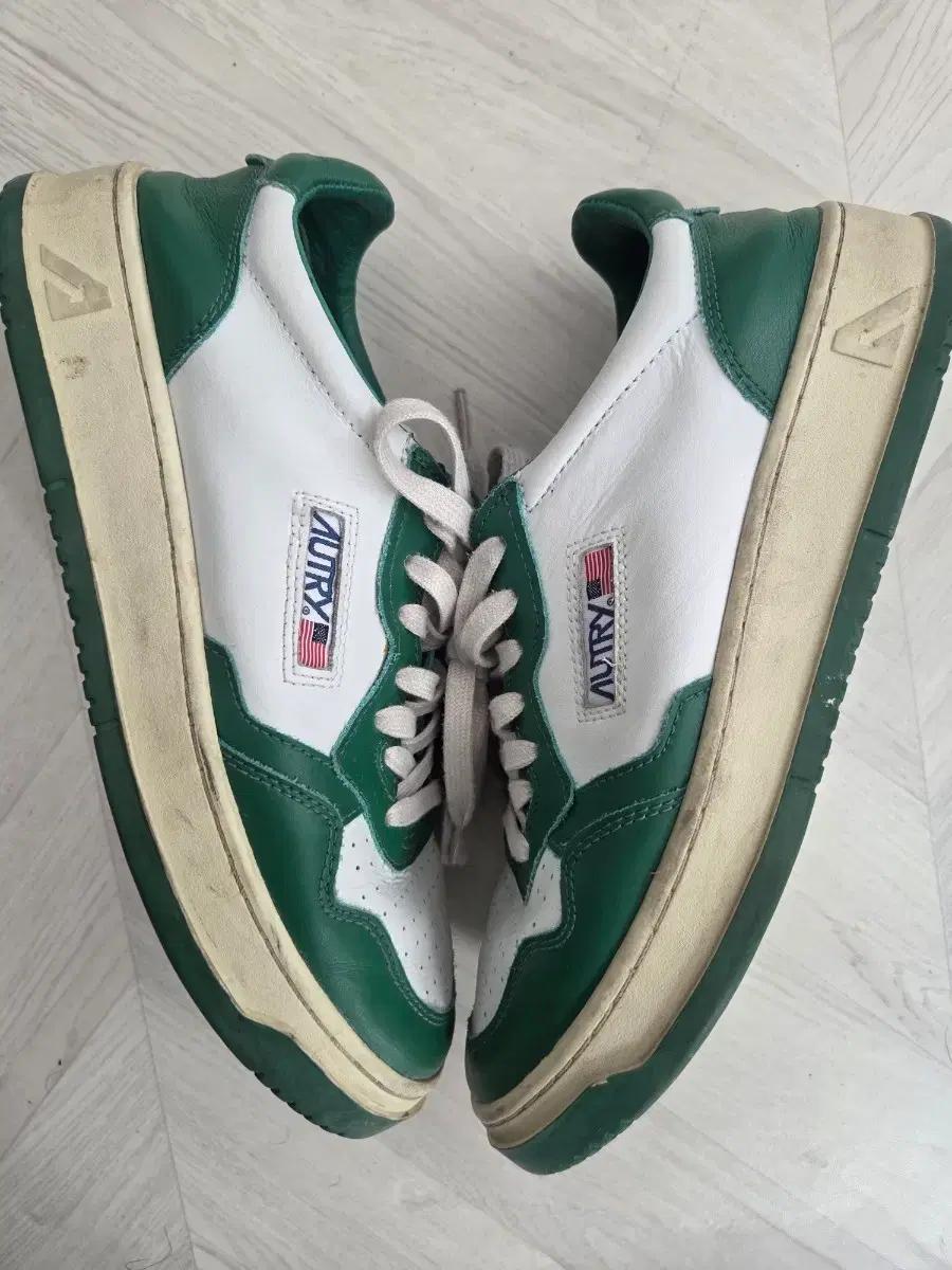 오트리 매달리스트 그린 스니커즈 43사이즈