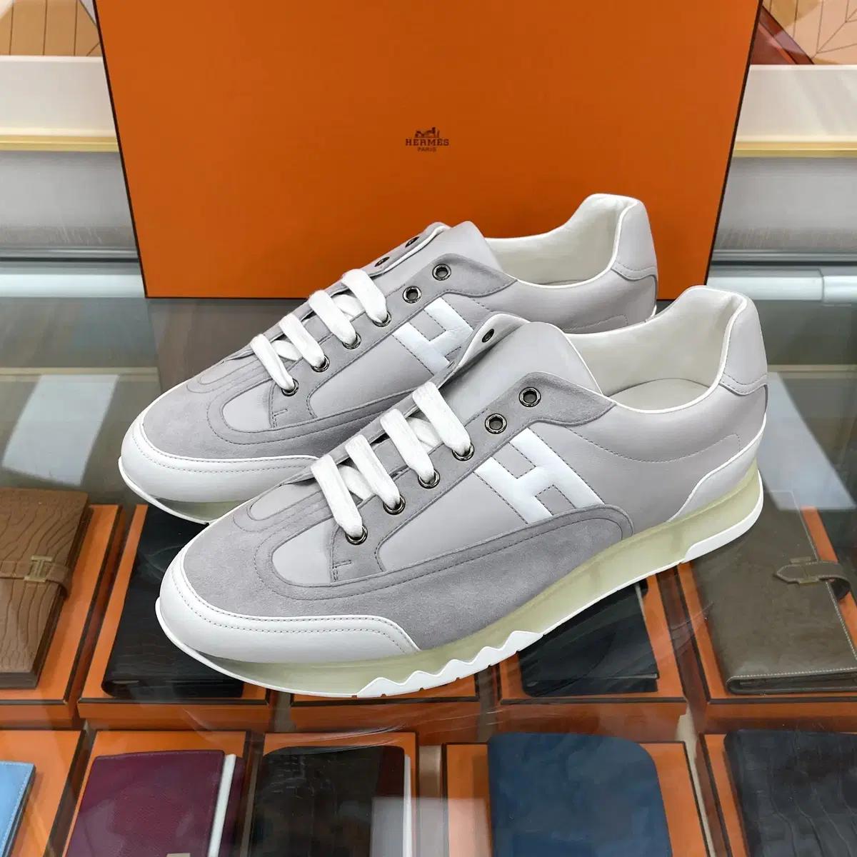 새상품] 에르메스 트레일 남성 스니커즈 H221904Z 그레이