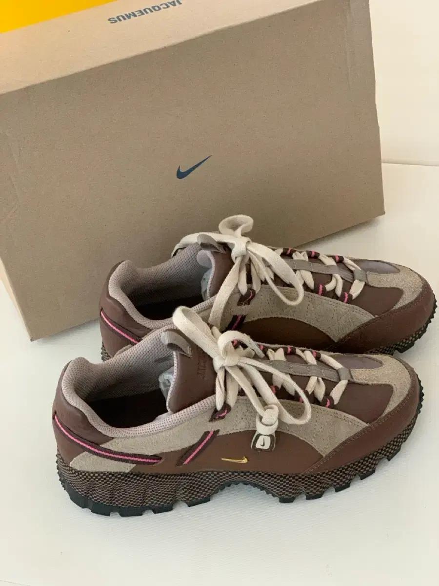 나이키 x 자크뮈스 에어 휴마라  스니커즈