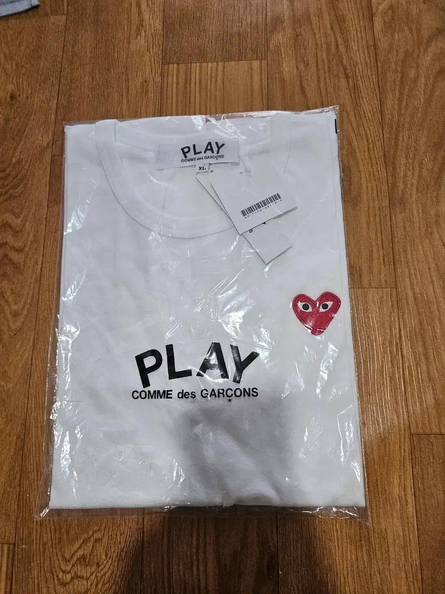 꼼데가르송 플레이 흰색 반팔 티셔츠 XL