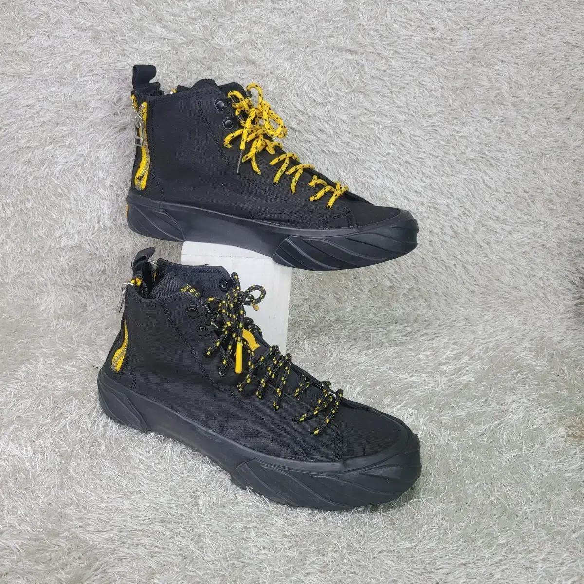 구제짱짱맨 260 에이키 컷 하이 블랙 스니커즈