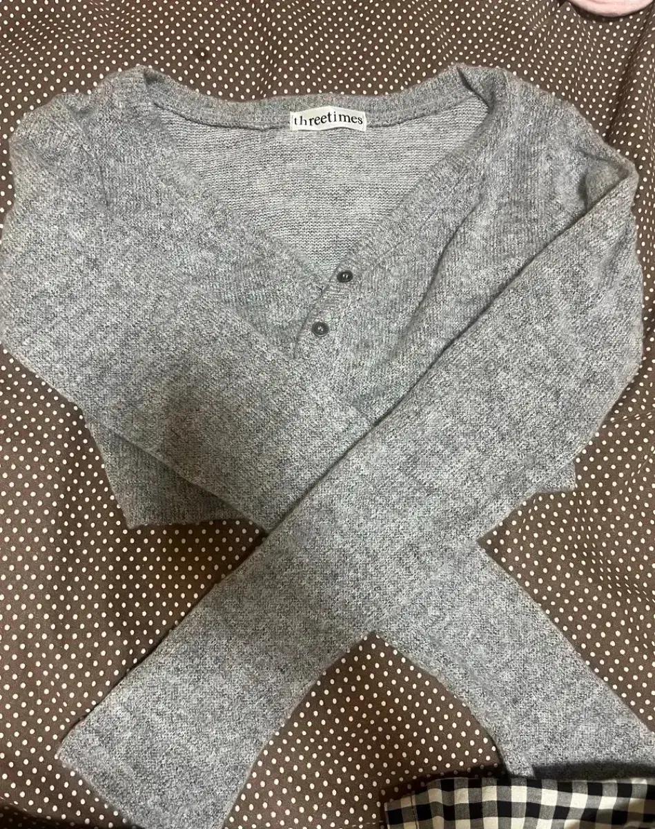 쓰리타임즈 메이드 니트 크롭 가디건 단종