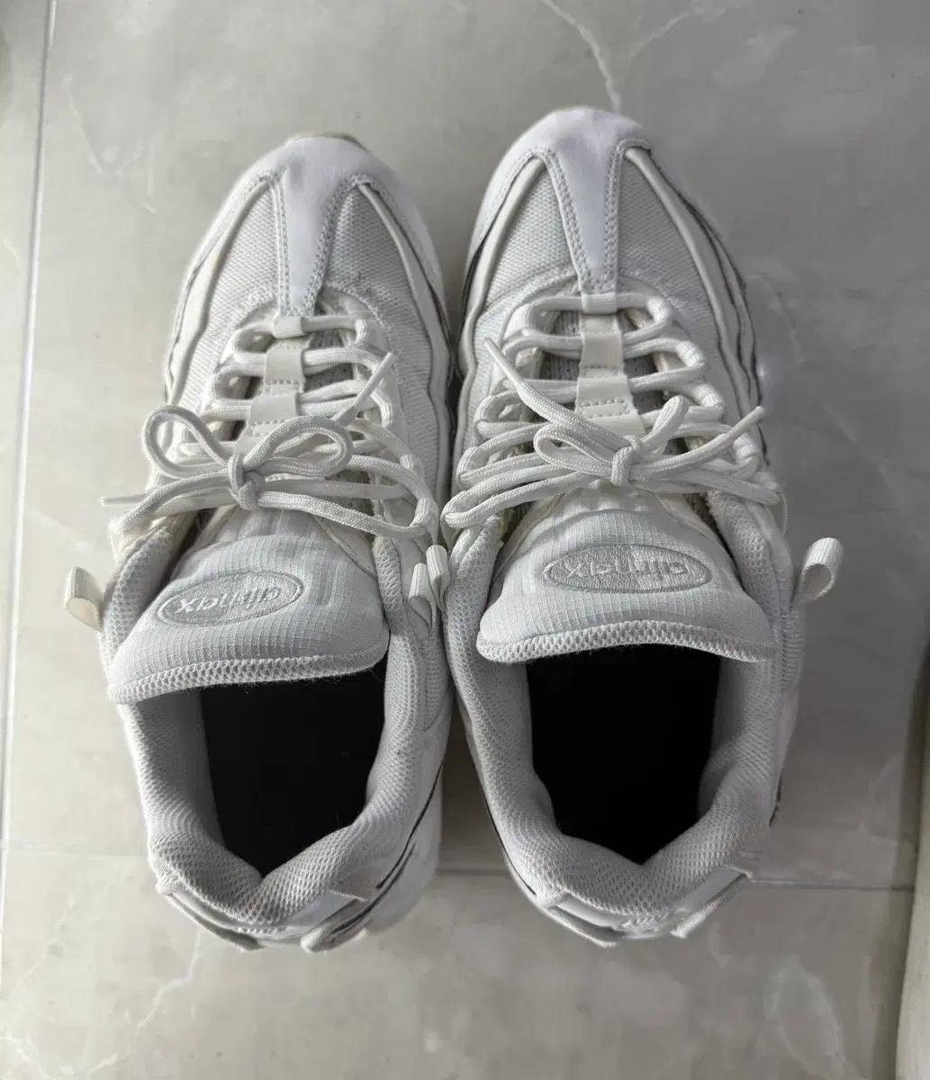 나이키 에어맥스 95 에센셜 CT1268 100