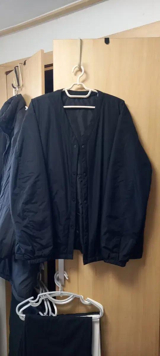 두벌 에잇세컨즈 브이넥 경량 패딩 블랙 아이보리 2XL